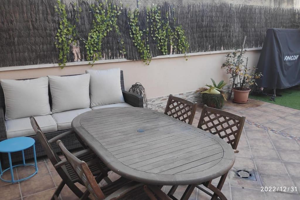 Precioso Apartamento Con Magnifico Patio. Sant Feliu de Llobregat Exterior foto